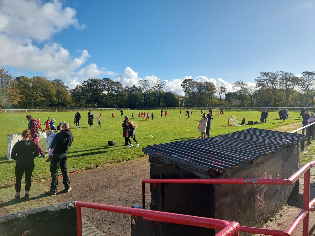 ArdeerThistleFC's tweet photo. Great to have the fun 4s at Ardeer today and see all the kids with their Ardeer strips enjoying their football.

The future ❤️🖤 https://t.co/fSeb2RBdU7