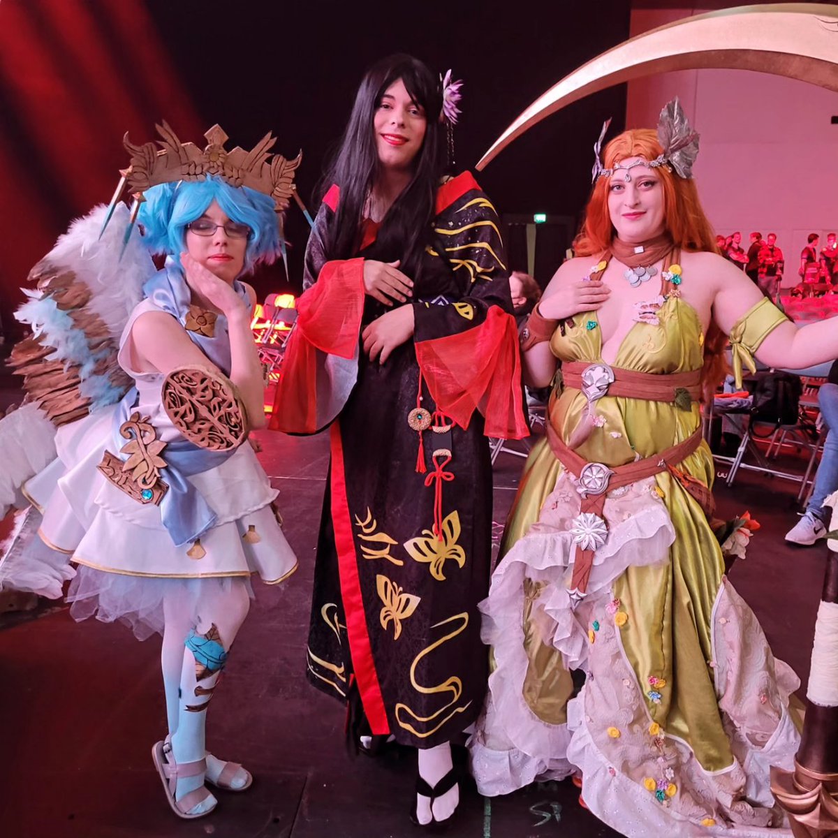 ArkCresent's tweet image. Thank you so much to everyone I met at this con and everyone who took pictures with or of me, getting to do my first big cosplay and meeting everyone was so fun! And thanks so much to all who cheered for me and whooped me when I went on stage!