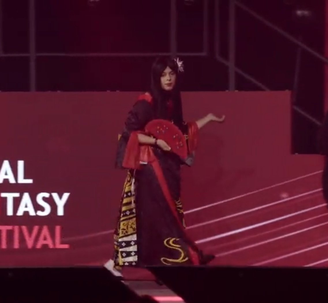 ArkCresent's tweet image. Thank you so much to everyone I met at this con and everyone who took pictures with or of me, getting to do my first big cosplay and meeting everyone was so fun! And thanks so much to all who cheered for me and whooped me when I went on stage!