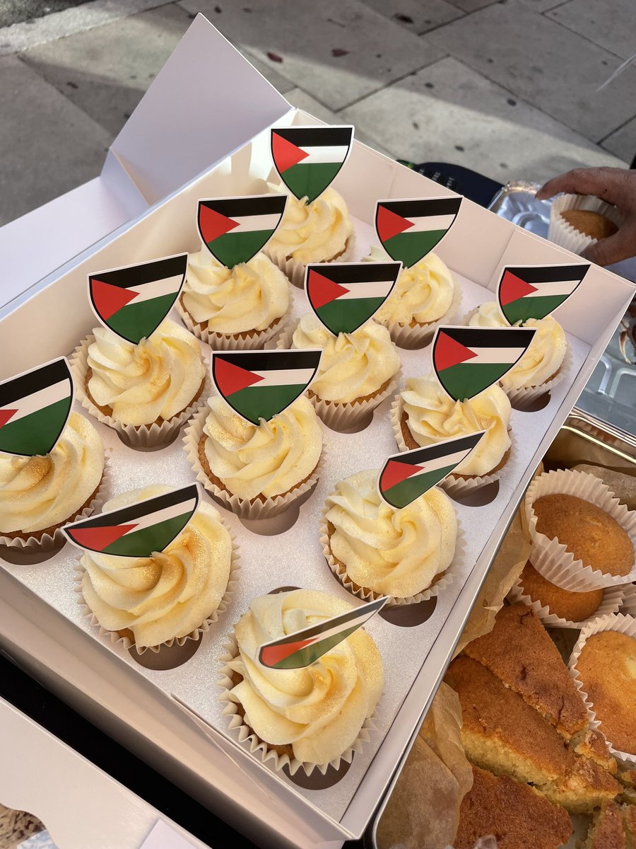saira_h12's tweet image. Alhamdulillah, a successful bake sale in London today to raise money for Gaza 🙏🏼

#humanrelieffoundation