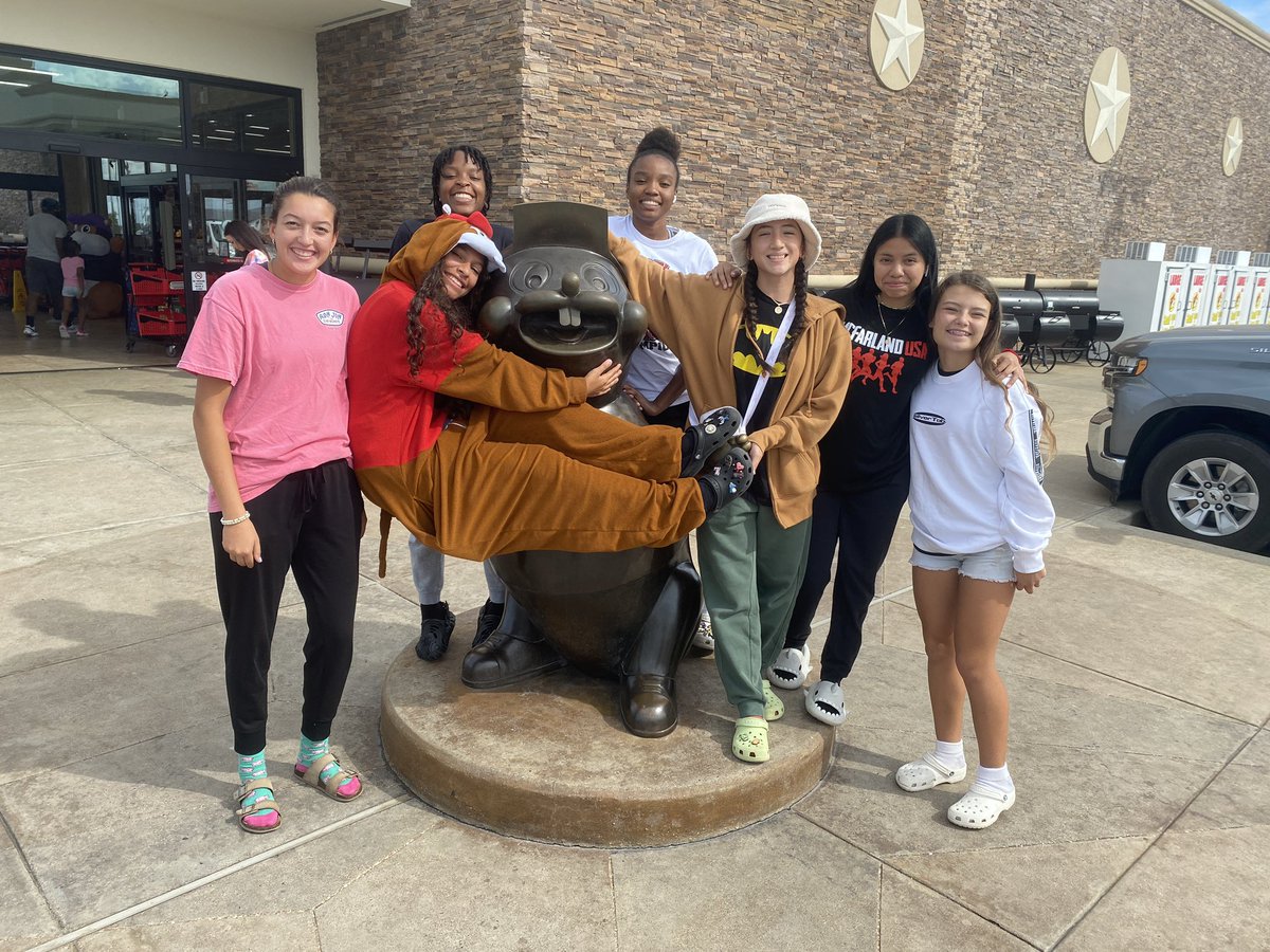 SpartanXC_PHS's tweet photo. Your Spartans are on the road to compete in the Region 2-5A Cross Country meet tomorrow! Of course, a stop at Buc-ees was mandatory!

@PorterSpartans @condarco_cesar @Coach_Hach https://t.co/Y0rR6xYplB