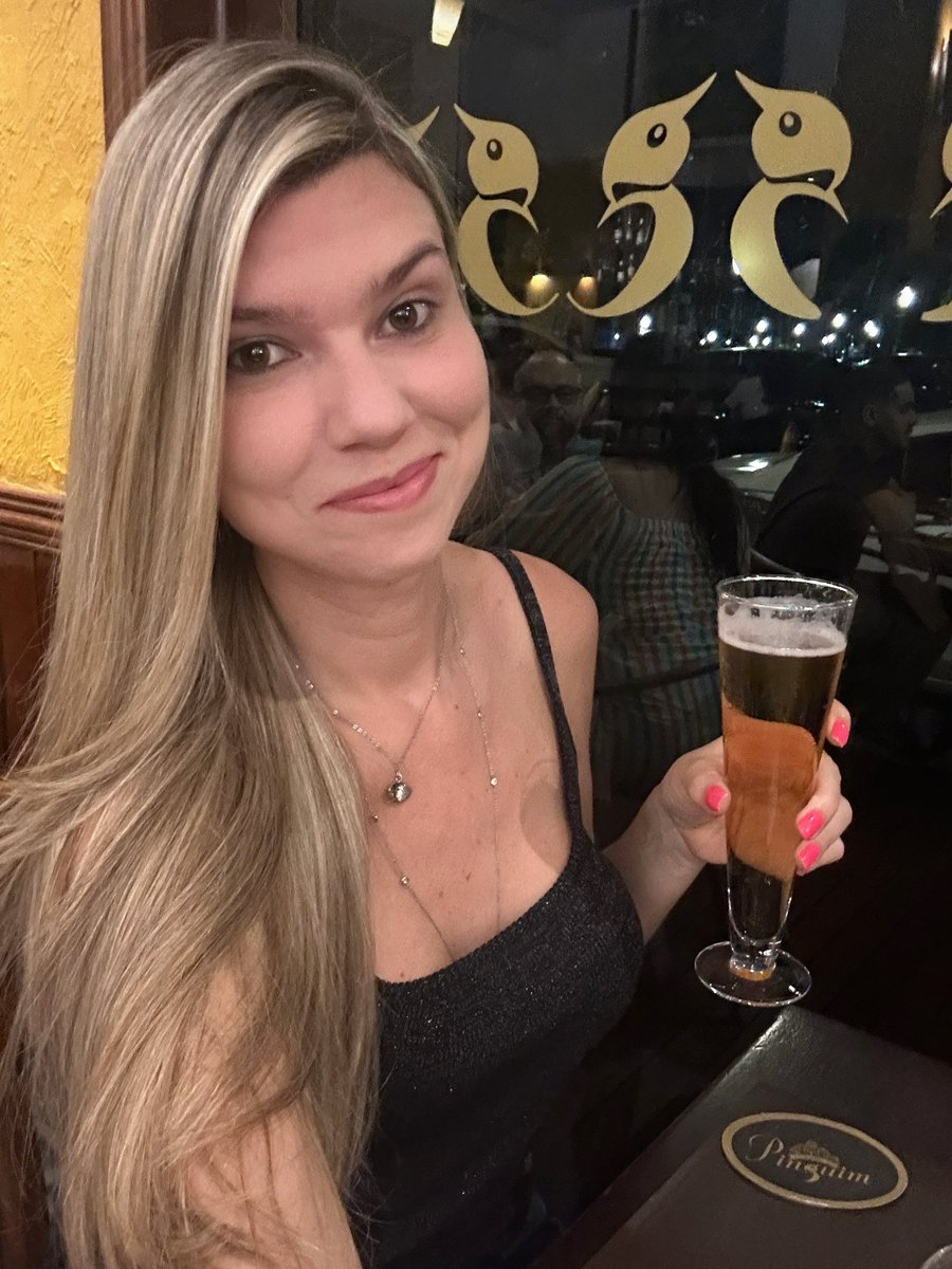 vane_azevedo's tweet image. Fui parar em Ribeirão, tomar um chopp gelado! 🍺🐧 #pinguim #ribeirãopreto