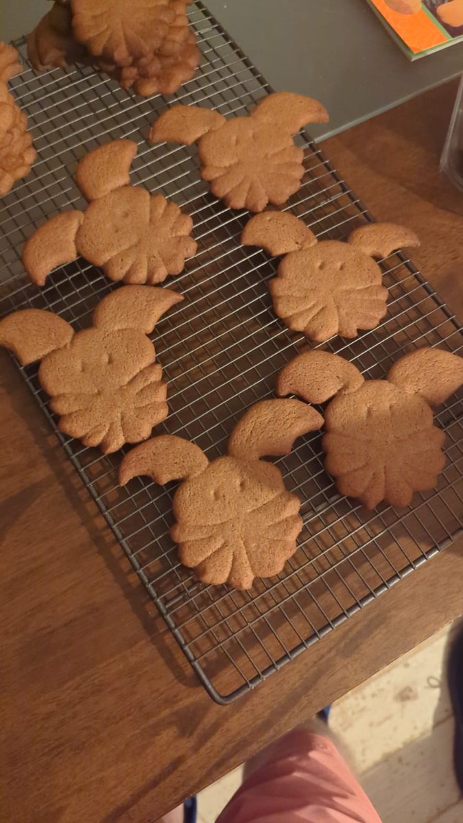 verdant1983's tweet photo. When you come home to handmade cthulhu ginger biscuits #cthulhu https://t.co/RQsPG0Ji0x
