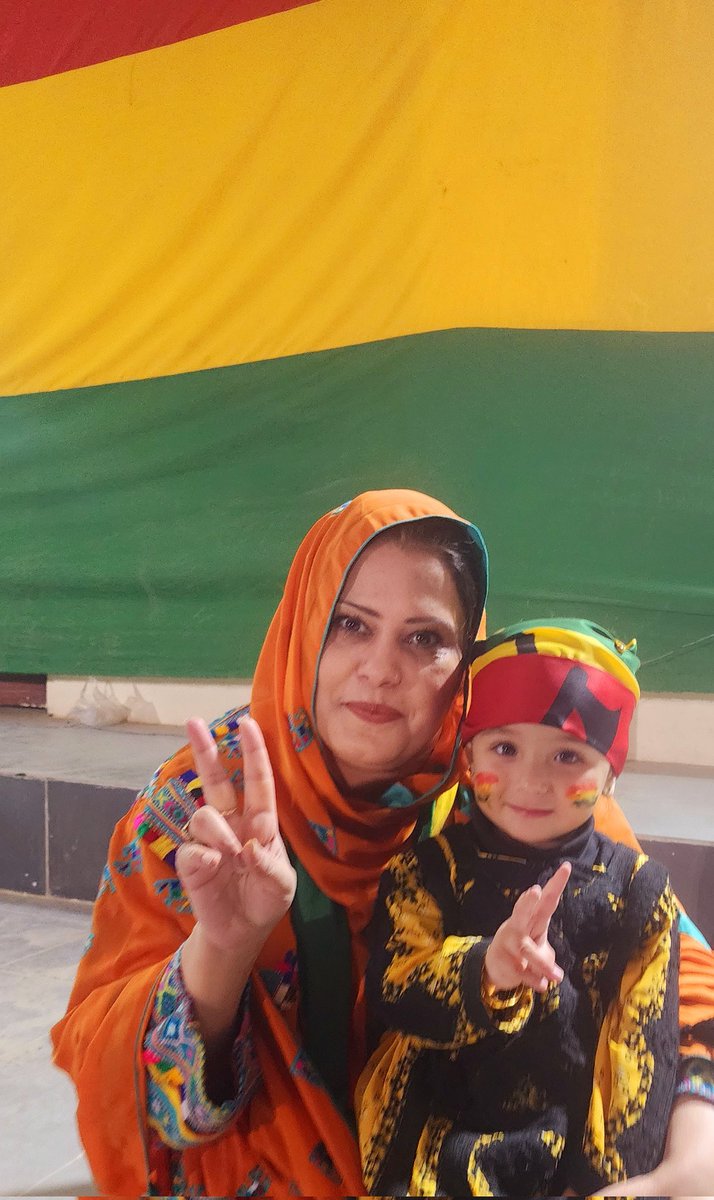 Mahdembaloch1's tweet photo. یہ اختیار ہواؤں کو کون دیتا  ہے 
کہاں چراغ جلے گا کہاں نہیں 
❤️💛💚✌️ https://t.co/UwQYraAGiR