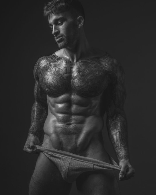 Click https://t.co/3x6d7ZPEFy for all my adult content 👀 Photographer  @JamesRupapara https://t.co/9