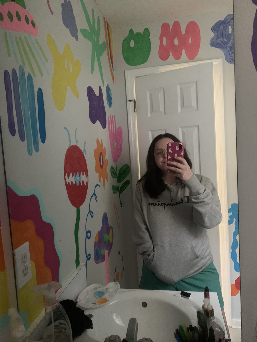 savhedden's tweet photo. spent the last year realizing that just because you’re not “good” at something doesn’t mean you shouldn’t do it especially you enjoy it. so i am painting the bathroom walls and making some progress. its been such a fun creative outlet🤠 lots more to do!! https://t.co/RFBPdHWDBm
