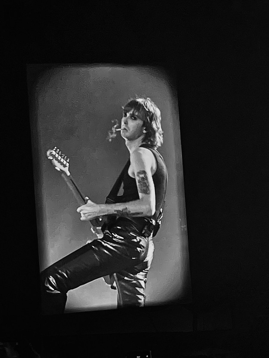 slave4maneskin's tweet photo. Thomas smoking in the middle of the concert. You go gurl https://t.co/d8qNyvPIt1