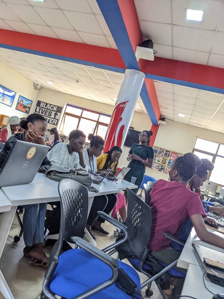 SharuNest's tweet image. STEM classes empower women and marginalized youth in our community by opening doors to exciting careers and helping them tackle real-world challenges. #STEMForAll @YALIRLCEA @AydiaGenderTech @EuniceCarly 💪🌟