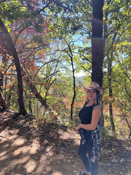 I need a female volunteer to share her with me on a hike. ? Her X is @unicornseductor https://t.co/Z