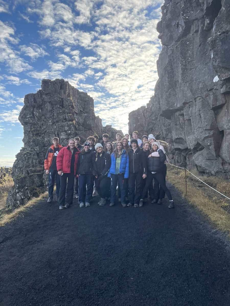 Hurstgeog's tweet image. Final full day in Iceland consisting of lots of geographic feature: waterfalls, tectonic plates and geysers #Thingvellir #Gulfoss #Selfoss