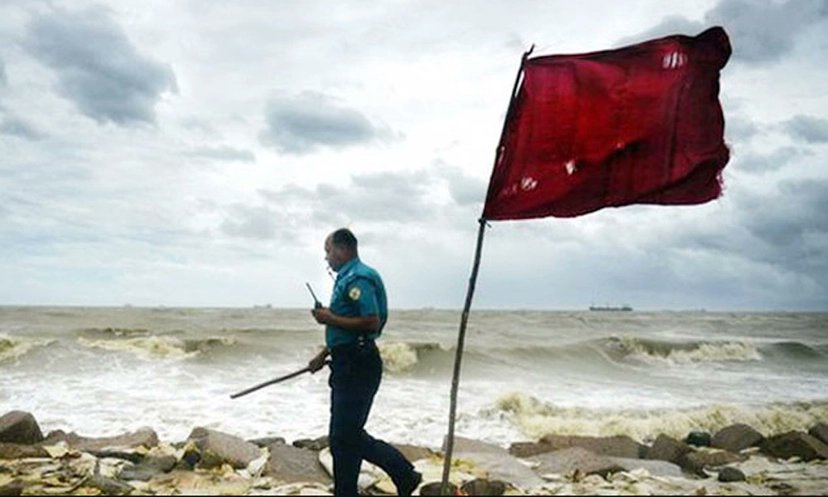 কালিয়াকৈরে সুতা তৈরি কারখানায় আগুন
