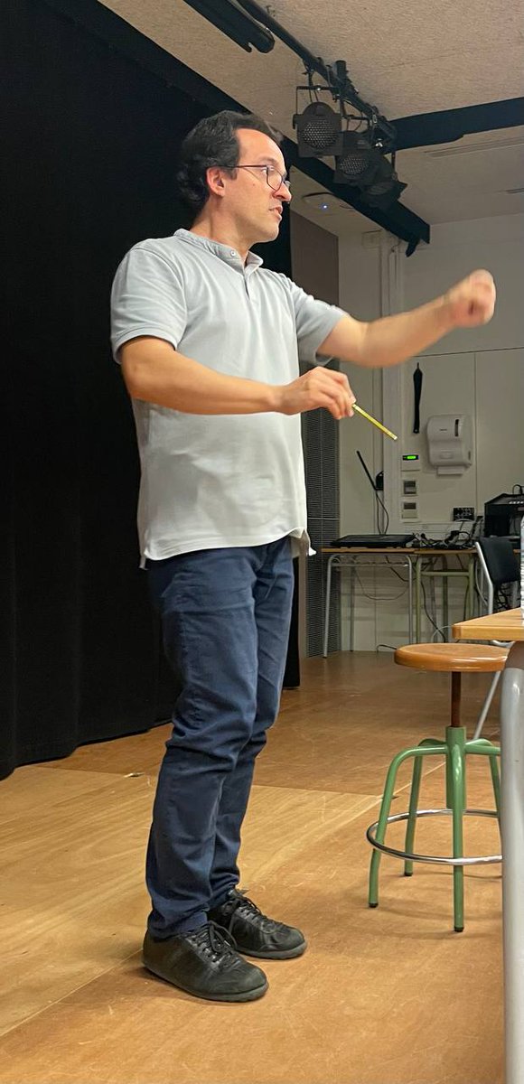 MessiesBcn's tweet photo. Avui ha estat el darrer dia d’#assaig amb en @MartiFerrerB. Sempre molt entregat, entusiàstic, sabent treure el millor dels #cantaires i amb un humor inigualable. 

Moltes gràcies Martí!

#messiànics

📸 @Adrateia https://t.co/ShugODaFJq