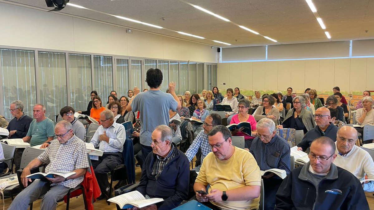 MessiesBcn's tweet photo. Avui ha estat el darrer dia d’#assaig amb en @MartiFerrerB. Sempre molt entregat, entusiàstic, sabent treure el millor dels #cantaires i amb un humor inigualable. 

Moltes gràcies Martí!

#messiànics

📸 @Adrateia https://t.co/ShugODaFJq