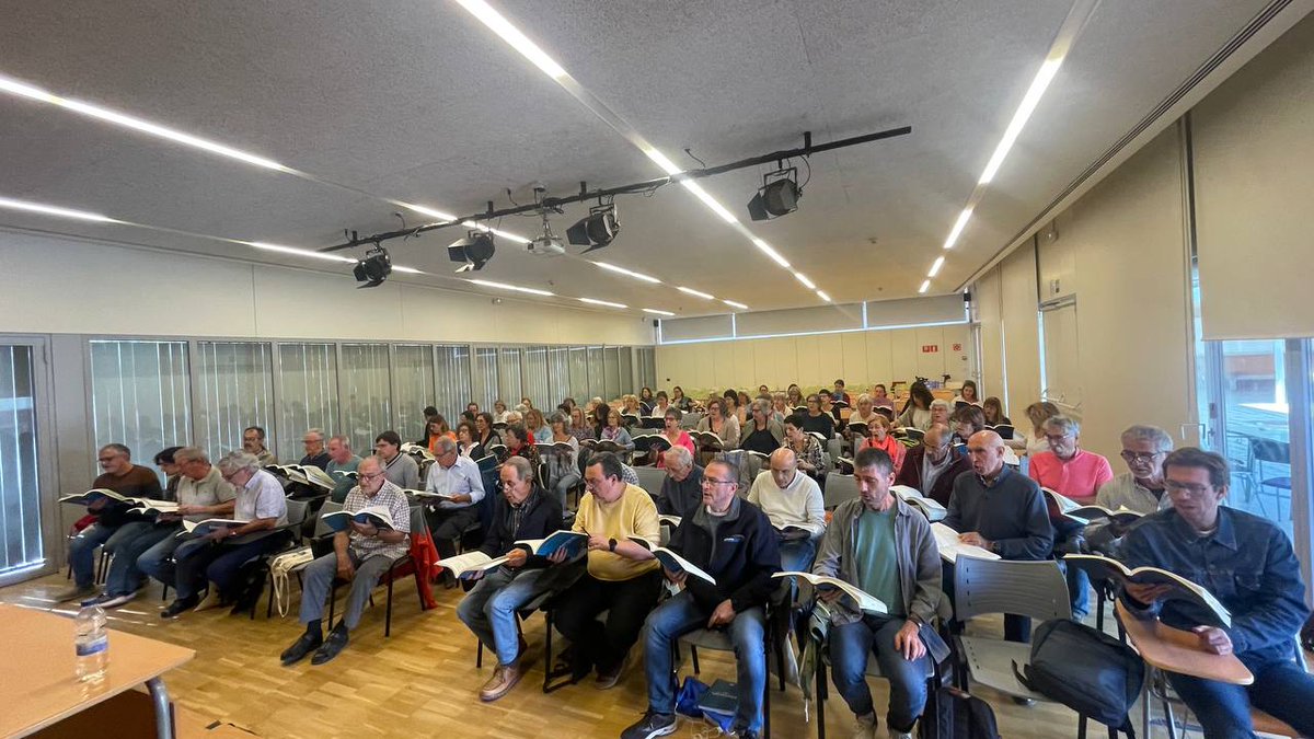 MessiesBcn's tweet photo. Avui ha estat el darrer dia d’#assaig amb en @MartiFerrerB. Sempre molt entregat, entusiàstic, sabent treure el millor dels #cantaires i amb un humor inigualable. 

Moltes gràcies Martí!

#messiànics

📸 @Adrateia https://t.co/ShugODaFJq