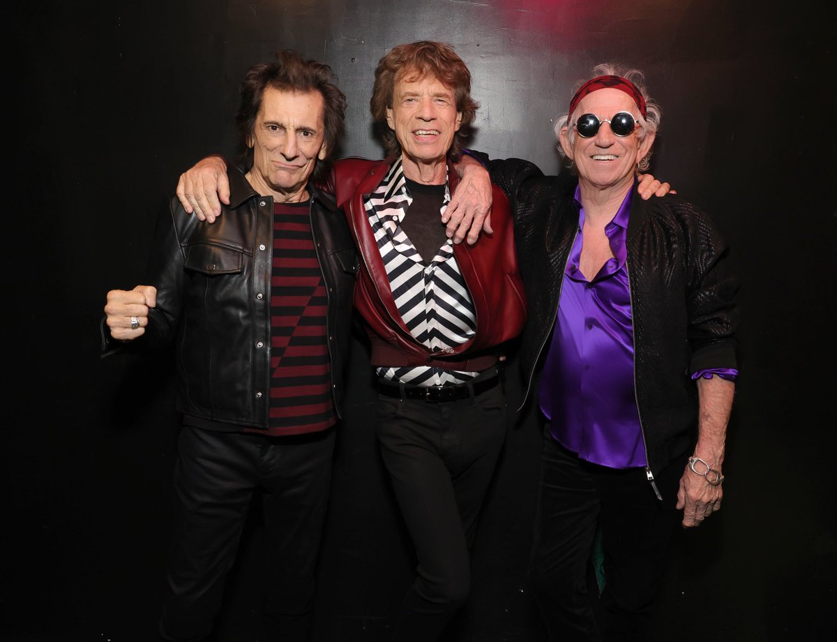 RollingStones's tweet photo. 🎶…And you think the party’s over.. but it’s only just begun..🎶

The Stones just keep on rolling! Mick, Keith and Ronnie at Racket, NYC

Photo: Kevin Mazur https://t.co/kfsQGCOmi9