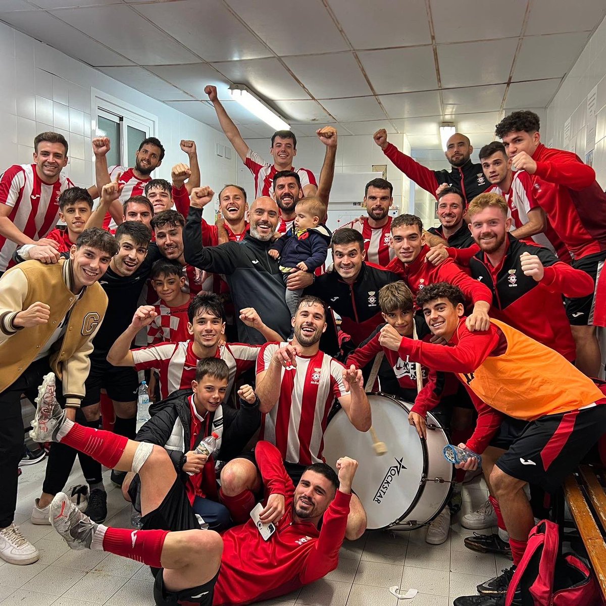 UEValls's tweet photo. 🔴⚪️| FINAL a l’alçada d’una Santa Úrsula com la d’avui!
🆚 UE VALLS 1-0 @uevic 

SEGUIM! #lligaElit #amuntUEValls https://t.co/s1I0cdNjVV
