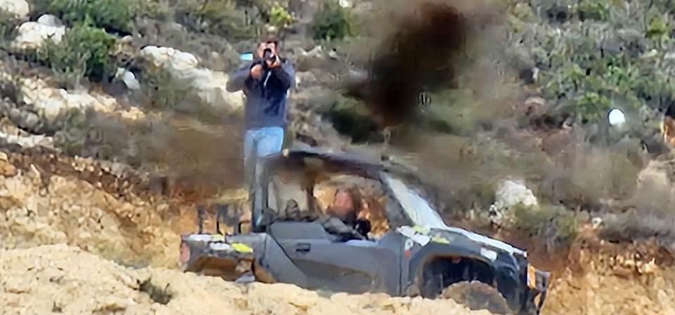 JalalAK_jojo's tweet photo. As everyone looks elsewhere, armed Israelis  assisted by the military declared open season on defenseless Palestinians in the occupied West Bank.

📸📍Beita, S. Nablus. One Palestinian killed, five injured by live fire.

Read my friend Layth in @guardian: https://t.co/kw732j6HxL https://t.co/wyMMtldRfP