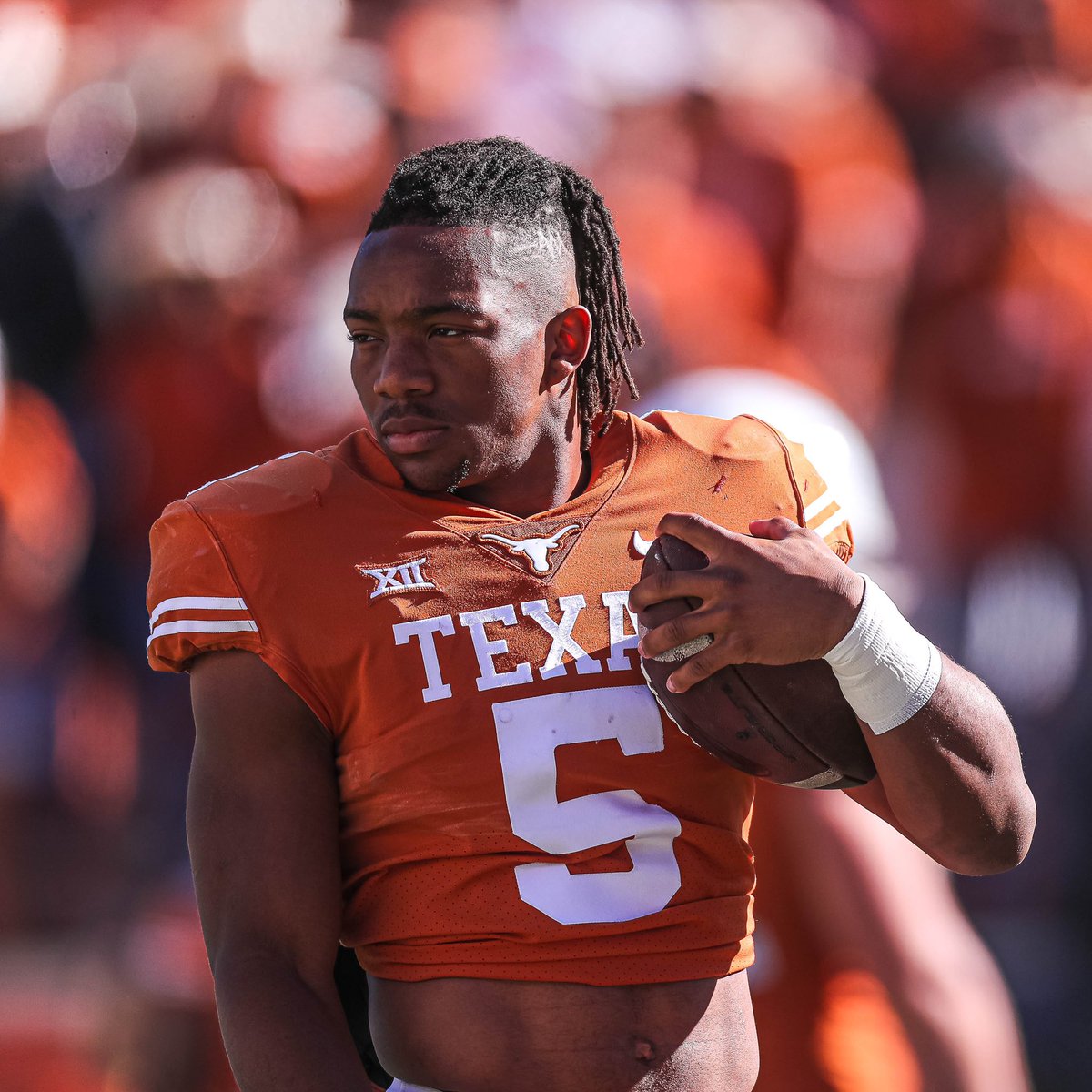 🚨🚨🚨🚨 Breaking News 🚨🚨🚨🚨
Bijan Robinson headed to the locker room and has asked to be traded back to the Texas Longhorns
