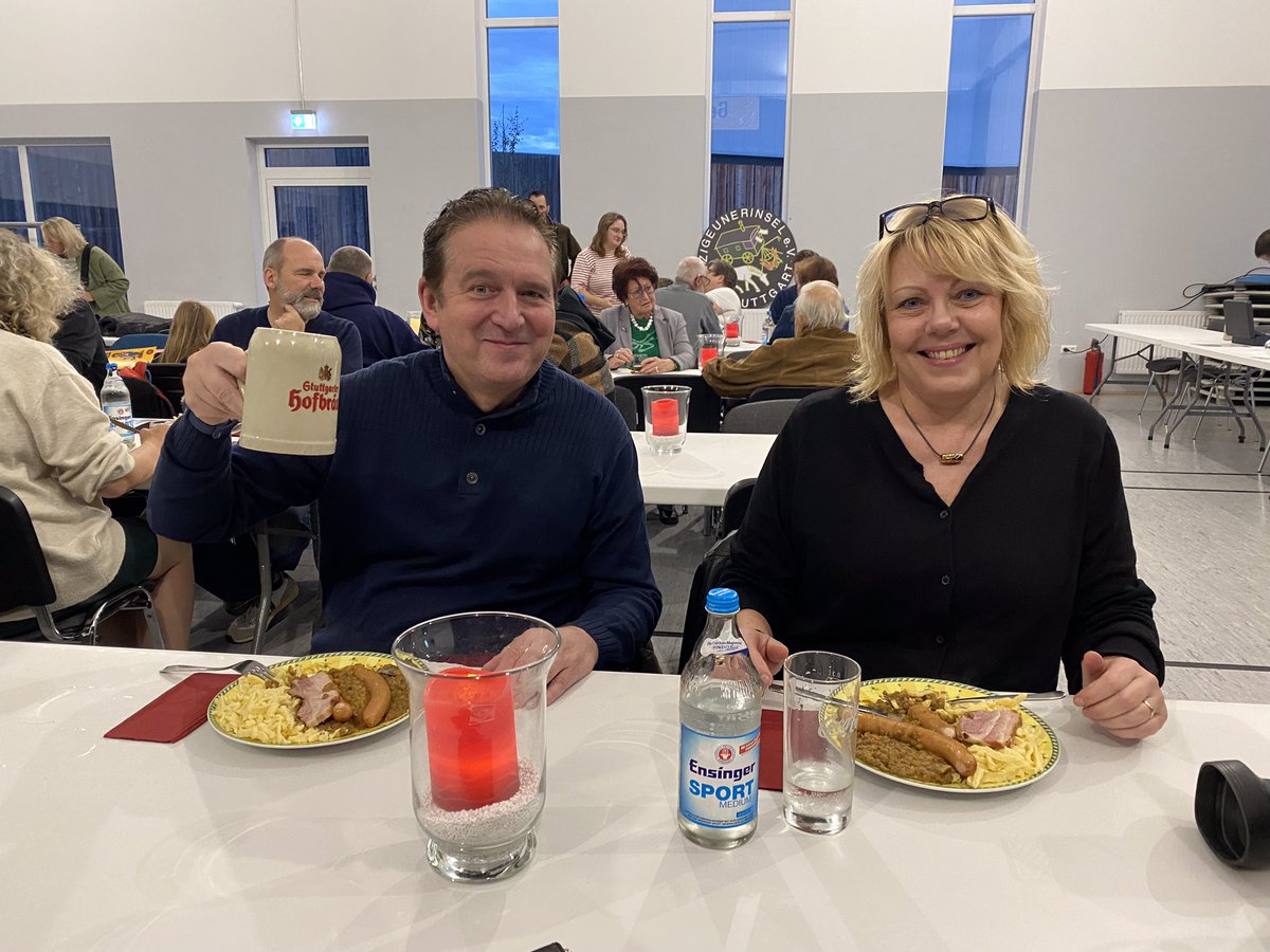 StuttgartApp's tweet photo. Der größte Stuttgarter Karnevalsverein, die Zigeunerinsel e.V von 1910 bereitet sich mit seinen Mitglieder auf die Sessions 23/24 von. Eine lieb gewonnene Auftakt Tradition ist das Linsenessen im großen Vereinshaus im Stuttgarter Westen. #zigeunerinsel #stuttgartinsideapp https://t.co/bzjy9AVncx