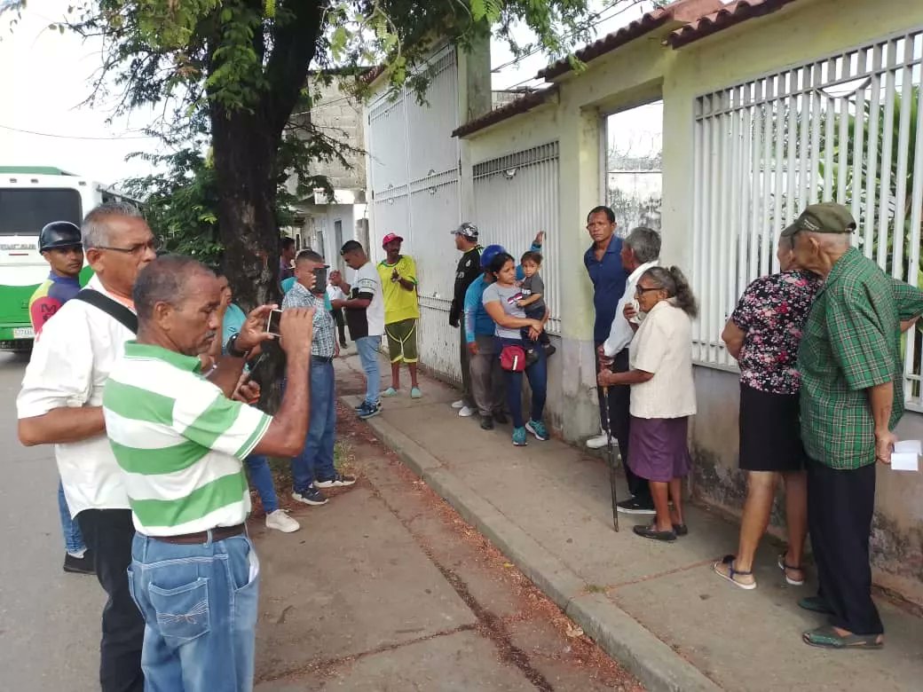 pj_sanfdo's tweet photo. Primarias
Con 22 puntos o CV  en las 4 PQ.  San Fernando, todos los puntos  activos desde las 7am.  El Recreo, también con todos los CV activos y las PQ. San Rafael  y Peñalver a las 12m esperando reporte

#PjConLaPrimaria

@ActivismoPJ
@Pr1meroJusticia
@hcapriles
@MBMartinezR https://t.co/nYIFvhi1u5