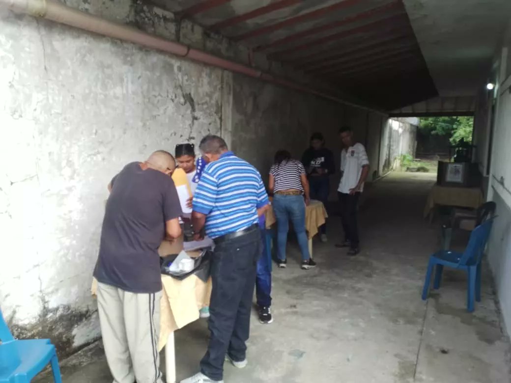 pj_sanfdo's tweet photo. Primarias
Con 22 puntos o CV  en las 4 PQ.  San Fernando, todos los puntos  activos desde las 7am.  El Recreo, también con todos los CV activos y las PQ. San Rafael  y Peñalver a las 12m esperando reporte

#PjConLaPrimaria

@ActivismoPJ
@Pr1meroJusticia
@hcapriles
@MBMartinezR https://t.co/nYIFvhi1u5