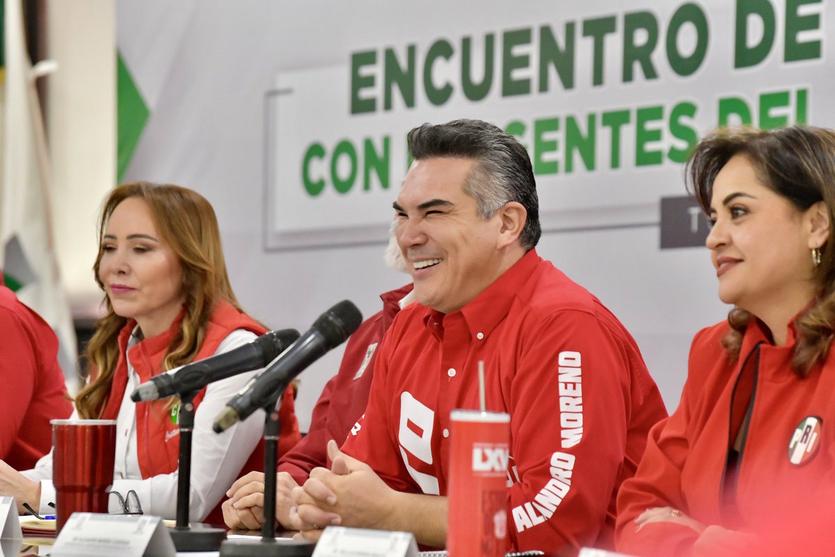 alitomorenoc's tweet photo. Siempre es un gusto visitar al priismo mexiquense, porque saben trabajar en equipo y sumar para avanzar. ¡Vamos a darle con todo, unidos, siempre para adelante! https://t.co/vxu8dRTJK7
