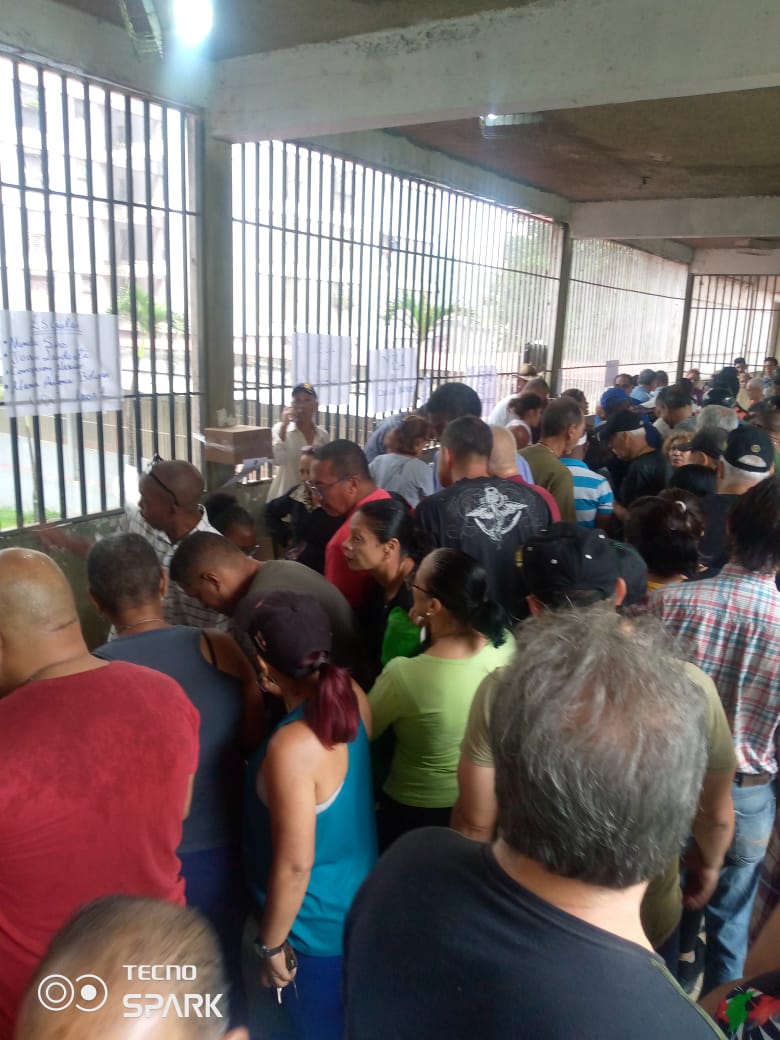 VJimenezUres's tweet photo. ¡La afluencia a las #Primarias2023 es abrumadora! Supera cualquier expectativa. ¡Esto es inspirador, le devuelve la fe a quienes la habían perdido! 

¡Los venezolanos queremos vivir en democracia y hoy lo estamos demostrando! https://t.co/xcpXAzNTan