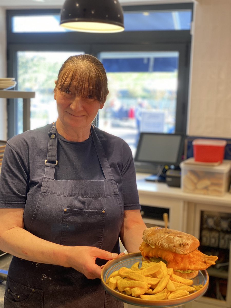 Giacopazzis's tweet photo. Such a lovely Sunday ☀️😊 Thank you to all you lovely customers who supported our business today. It’s definitely been a fish & chip day! And a fish dog or two as well #supersusie #fishandchips #fishdog #sunday #thankyouforyoursupport #hospitalitylife #teamwork #keepgoing https://t.co/XN8PrqBEBl