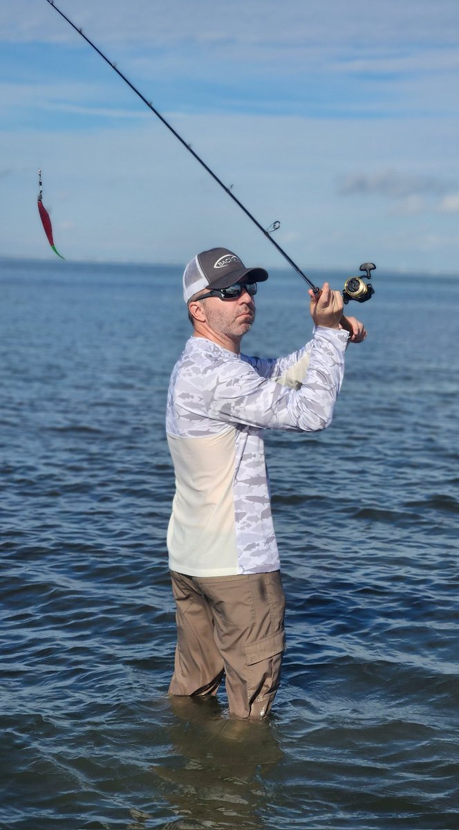 Backrush_Gear's tweet photo. Another 24" #reddrum for dinner while sportin our new #backrush vented UPF 50 #fishing #shirt 
 https://t.co/N8UZR43MZ1 https://t.co/h2HxvLjicv