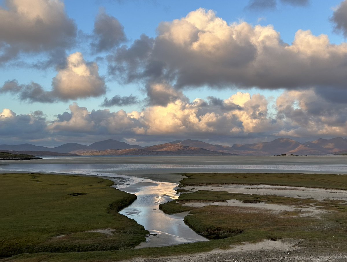 After days of wild wind, today was simply beautiful. I walked for hours over the Machair by the sea and as dusk fell was rewarded with this view #isleofharris #Scotland