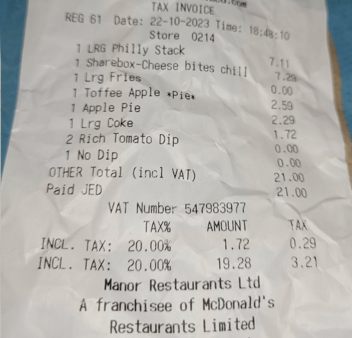 helensusan's tweet image. When am I going to learn my lesson! Lazy Sunday at home can't be bothered to cook, so order a @McDonaldsUK low and behold I'm missing dips and an apple pie, why can't I just get what I order? Is it that difficult?
#McDonalds #missingitems #applepie