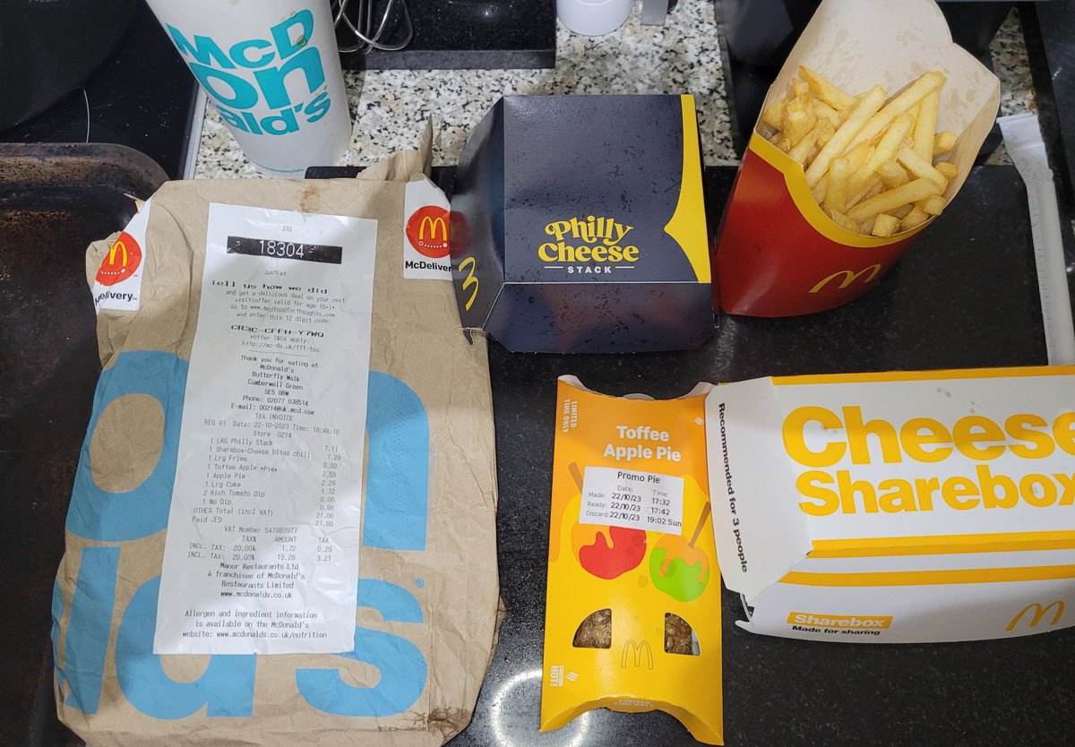 helensusan's tweet image. When am I going to learn my lesson! Lazy Sunday at home can't be bothered to cook, so order a @McDonaldsUK low and behold I'm missing dips and an apple pie, why can't I just get what I order? Is it that difficult?
#McDonalds #missingitems #applepie