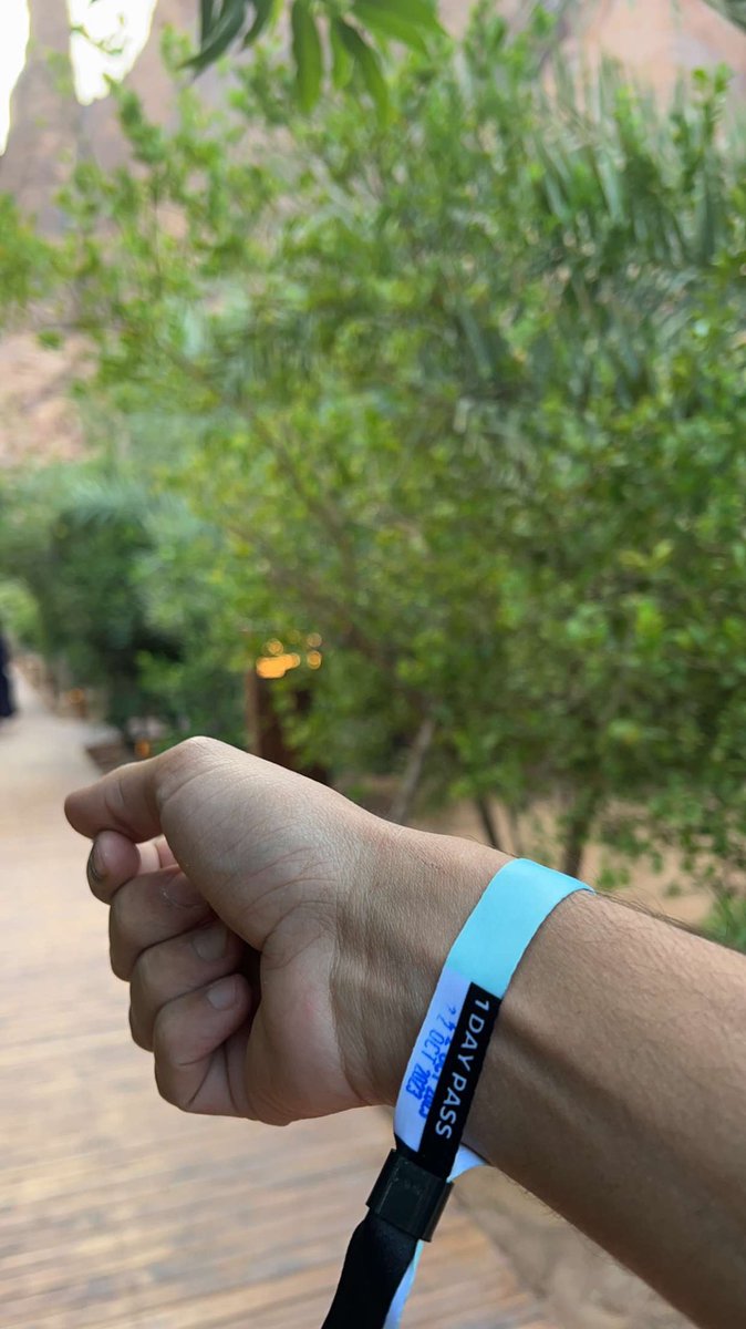 العلا مليانه بالتجارب الجديدة و المناظر الساحره ، كل يوم جالس اكتشف شيء يخليني احبها اكثر ❤️