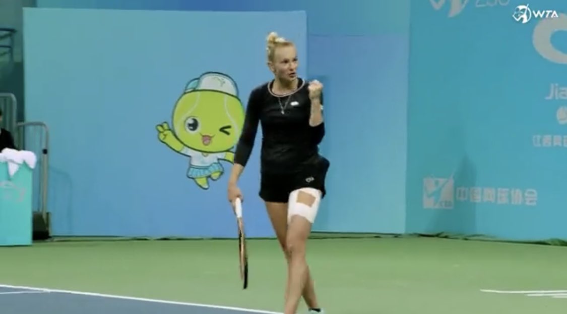 The lil tennis ball mascot at the Jiangxi Open is super cute.