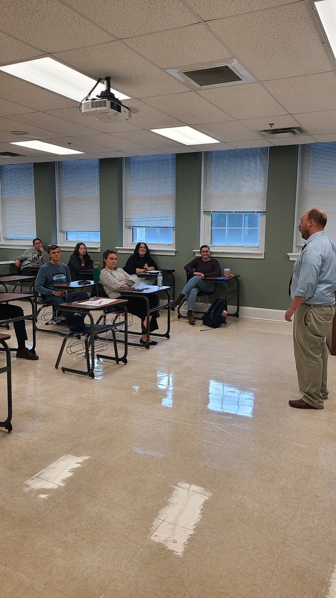 rkemp54's tweet photo. Thank you to Murray State University’s Criminal Justice Society for extending an invitation for our office to speak to you. Asst. Commonwealth’s Attorney, JJ Beasley, &amp; Victim Advocate, Denise Brazzell, enjoyed sharing their insights &amp; experiences with such a great group! https://t.co/T5pE3zT7qv