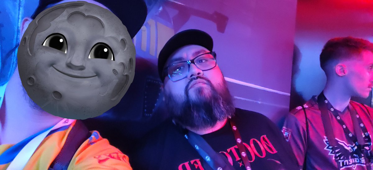 GStatPro's tweet photo. Yo shout out to @4GThnx tho for being a homie out the gate, with no question. It was nice to meet you. We definitely will kick it more next time! 

#MidnightSociety #12am #SSVII #DEADROP @LuxorLV @HyperXArena https://t.co/FzBMDlrYea