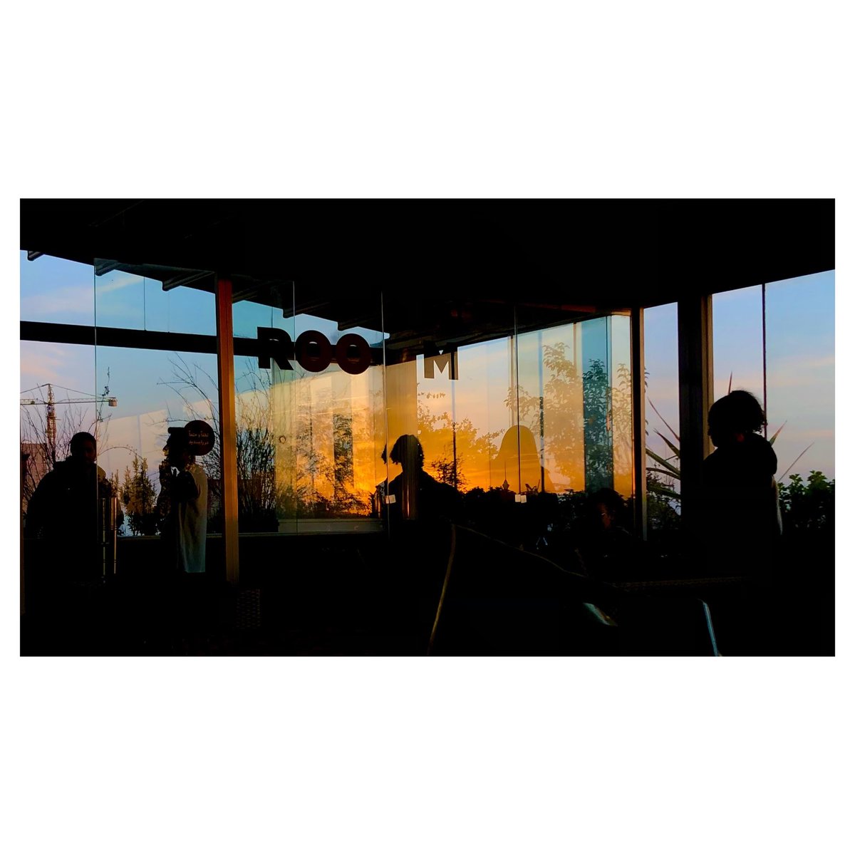 walterblllack's tweet photo. An Autumnal Friday Mood!
#streetphotography
#lightandshadows
#humanshape https://t.co/9oWk3bj3ut