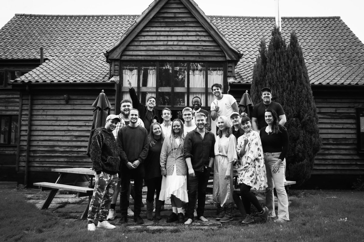 Had the best week writing songs in a big farm house in the countryside. Spending timeaway to have space to do nothing but create&amp;be there to bring out the best in each other.  wrote &amp; performed 18 songs over 3 days.  Im properly inspired by each &amp;everyone of them - loved it 🤍