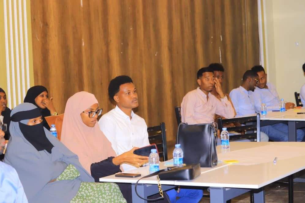 SomEnviroForum's tweet photo. Abdinajiib Hassan Diiriye, the Director of Public Relations Affairs of @SomEnviroForum, attended a training session on the role of youth on climate change adaptation in Somalia  which was organised by Samale Institute. 
@KhadijaMakhzumi @AmbGamal https://t.co/peqdtmVqAl