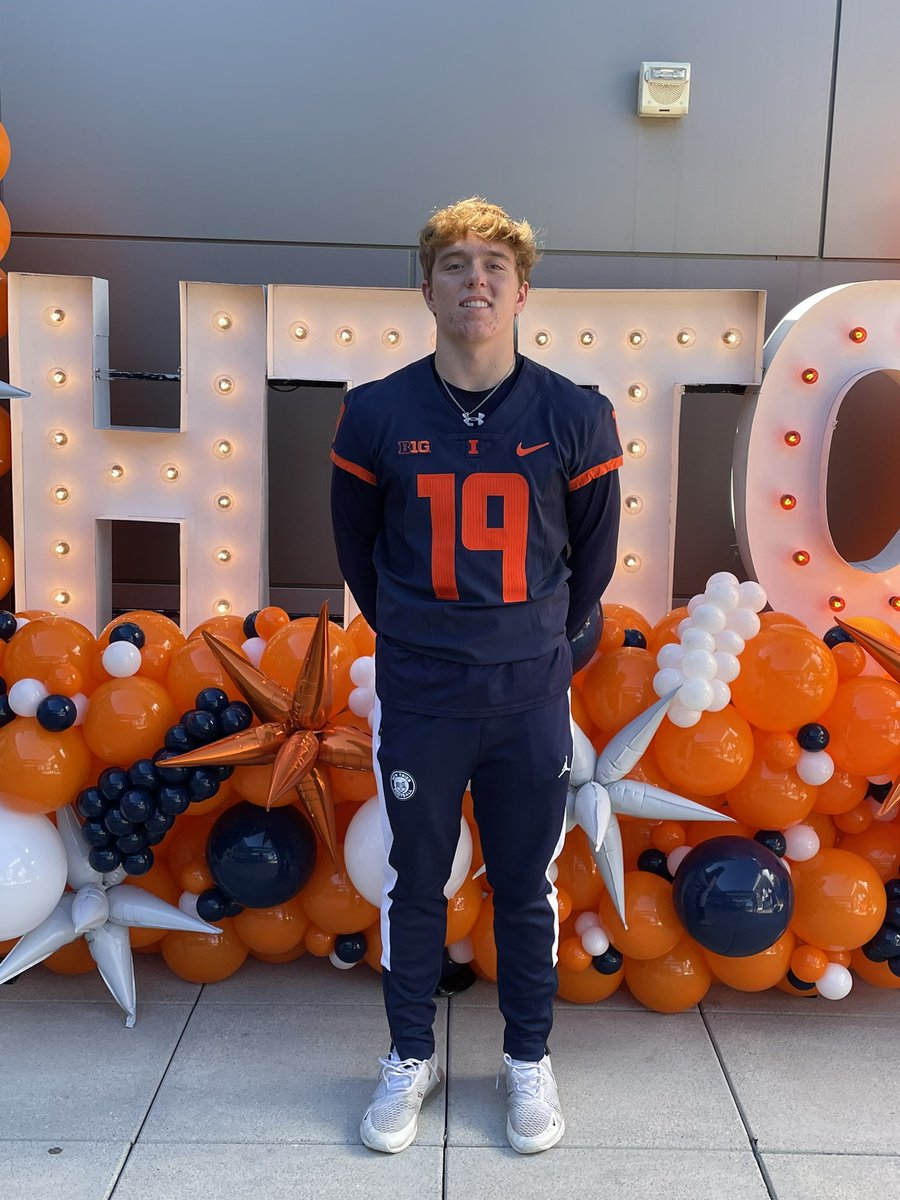 Had a great time at Illinois yesterday! Thank you <a href="/BretBielema/">Bret Bielema</a> <a href="/BarryLunneyJr/">Coach Barry Lunney, Jr</a> <a href="/artursitkowski4/">Artur Sitkowski</a> <a href="/max__rosie/">Max Rosenthal</a> <a href="/coachPatRyan/">Pat Ryan</a> <a href="/kashmayaa/">Maya</a> for the game day invite! Hope to be back soon! <a href="/DollBrian/">Brian Doll</a> <a href="/newtrierfb/">New Trier Football</a> <a href="/EDGYTIM/">Timothy “EDGYTIM” OHalloran</a> @Rivals_Clint <a href="/AllenTrieu/">Allen Trieu</a> <a href="/PrepRedzoneIL/">Prep Redzone Illinois</a> <a href="/LemmingReport/">Tom Lemming</a>