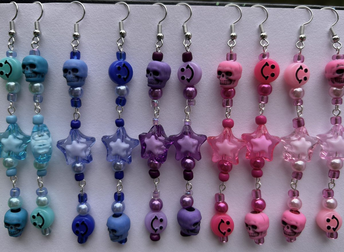 supbrostudios's tweet photo. my first collection of earrings is out right now on facebook marketplace, (link in b¡o) or you can reach me through dm here, on instagram, or tiktok! $13 per pair, able to meet locally or ship. 3 1/2 inches in length, and two are in stock per color. 🩶#handmadeearrings #nj https://t.co/vqyK4c1PoM