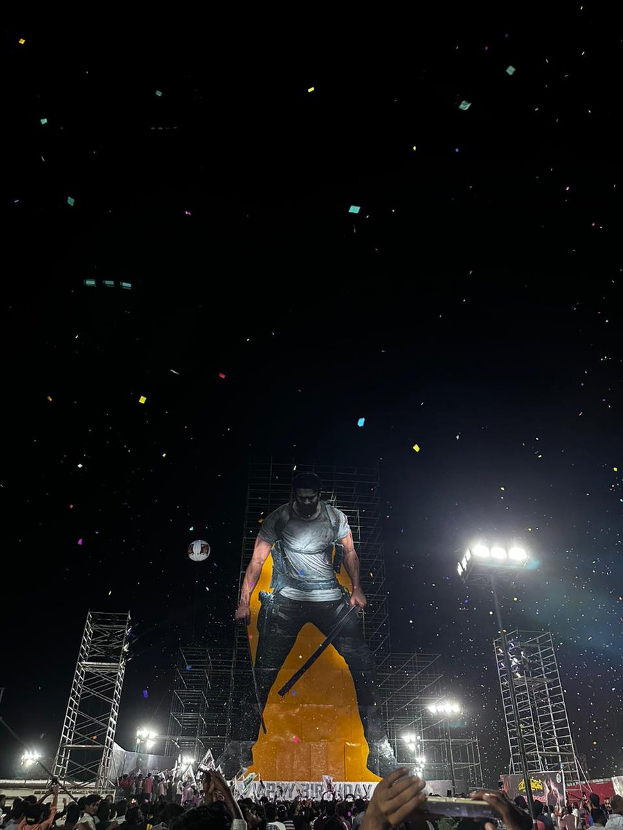 irenicaura's tweet photo. Happiest born day Darling #Prabhas    🖤🔥

#HappyBirthdaySalaar
#HBDRebelstarPrabhas  https://t.co/K0XZKcgC0F https://t.co/T81DYMc4e5