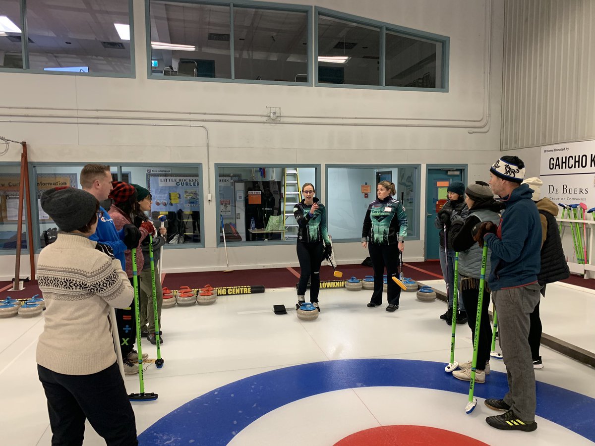 TeamGalusha's tweet image. We had such a good time yesterday helping out with the Yellowknife Curling Club’s learn to curl clinic! Was great to see so many people out! 🥌

#LearnToCurl #curling