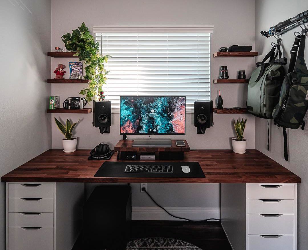 thestartupchime's tweet photo. Mac setup by reddit user ustolemymarbles https://t.co/TN2h8eruY0