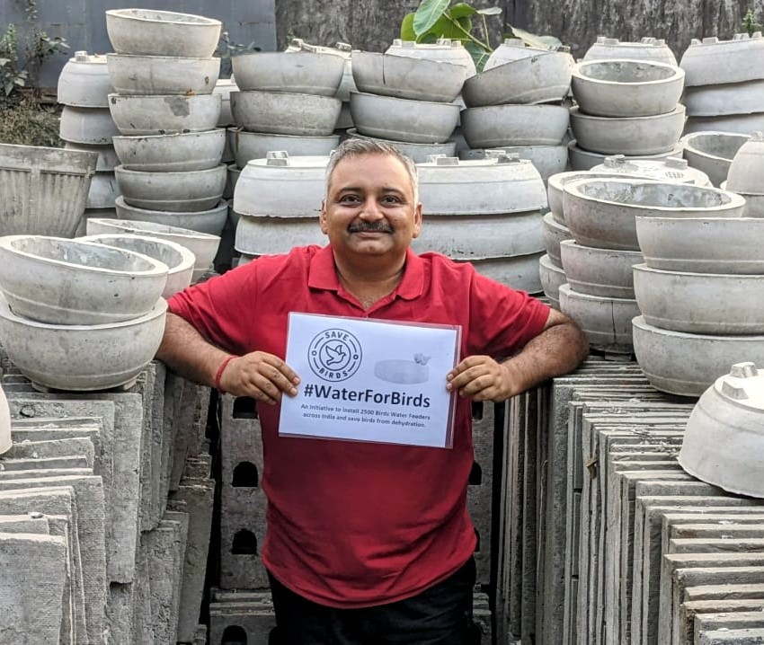 Subhajit's tweet photo. Please help to save the birds in cities. 🙏 Please support #WaterForBirds.
Please keep a bowl.of water on your windows in a shade. #WaterForAll

WhatsApp me at 9323942388 https://t.co/EW631EQdXe