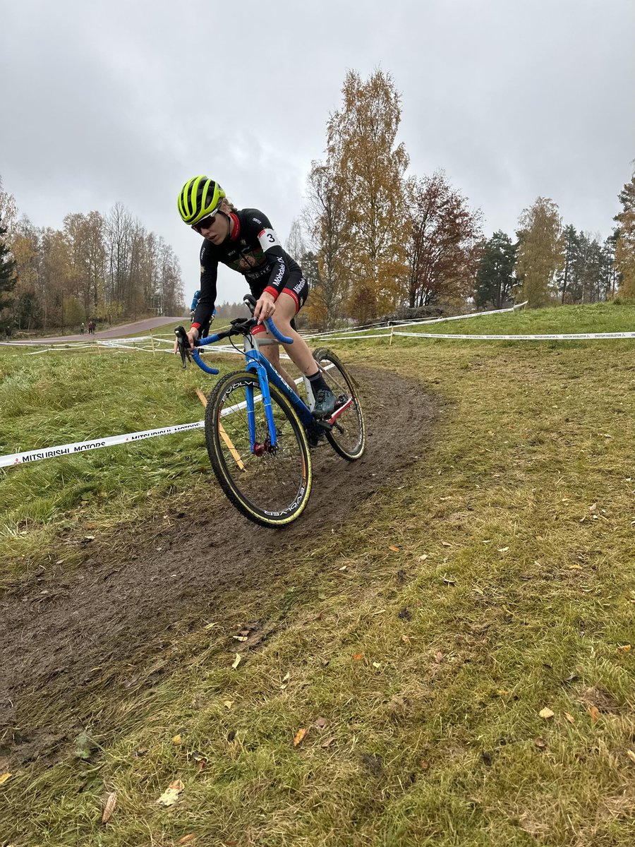 Very strong performance from <a href="/AlmaJohansson17/">Alma Johansson</a> again today in Falun 🇸🇪
P1 - her 4th win of the CX season- today in round 5 of the SWECUP
🤘🤘🤘