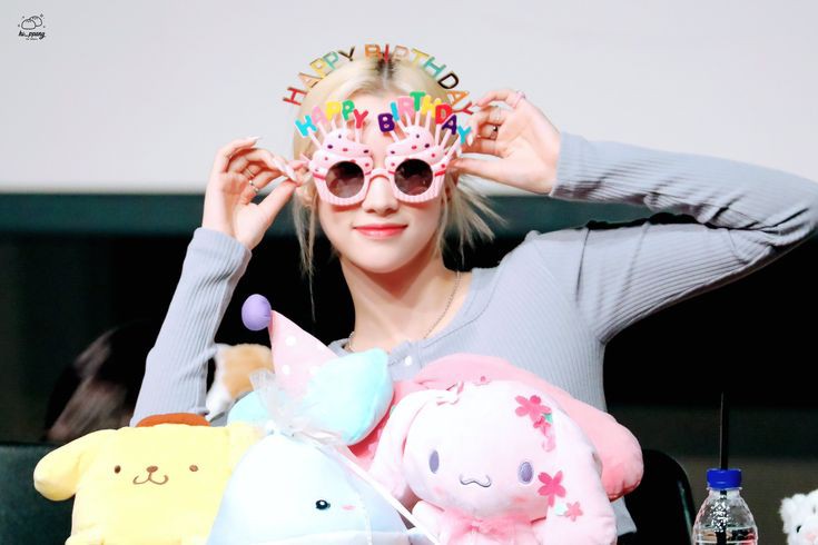 ⠀⠀⠀

⠀⠀⠀     🌹 ℍ𝕒𝕡𝕡𝕪 ℝ𝕠𝕤𝕚𝕒 𝔻𝕒𝕪 🌹

⠀⠀⠀⠀    “วันเกิดปีนี้จะขออะไรล่ะ”
⠀  “ขอให้ฉันเป็นคนที่มีความสุขตลอดไป”

⠀⠀⠀⠀⠀⠀⠀⠀⠀      (\_/)
⠀⠀⠀⠀⠀⠀⠀⠀⠀      ( •_•)
⠀⠀⠀⠀⠀⠀⠀⠀⠀      / >🎂

⠀⠀⠀