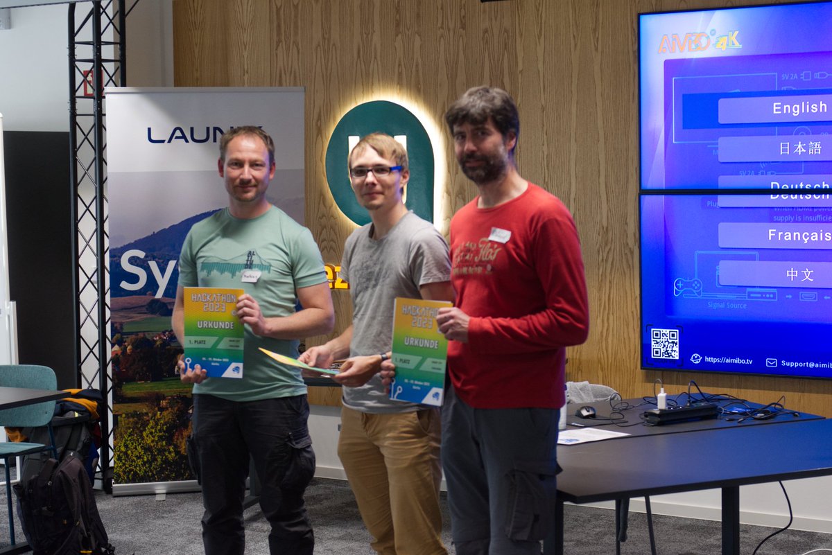 DigitaleOL's tweet photo. War das ein Fest! Unser #Hackathon ist um, die Gewinner sind gekürt und unsere drei Teams haben wirklich tolle Projekte abgeliefert. Danke für das großartige Wochenende. #hackgr23 Hier seht ihr unsere Jury bei der Arbeit und unsere glücklichen Teams mit ihren Urkunden! https://t.co/iEBXKmkmPH