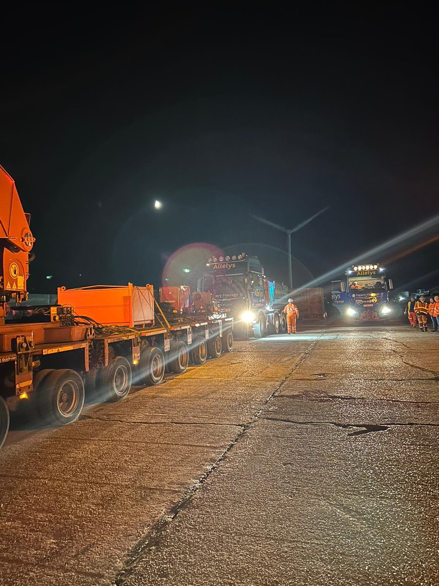 Suff_highways's tweet photo. We made it! #SuffolkAbnormalLoad has arrived at its destination in #EyeAirfield.
Thank you for following our journey so enthusiastically and a big welcome to all our new followers 🤗
We’re now heading home for much needed rest… https://t.co/lp3XYnJT5b