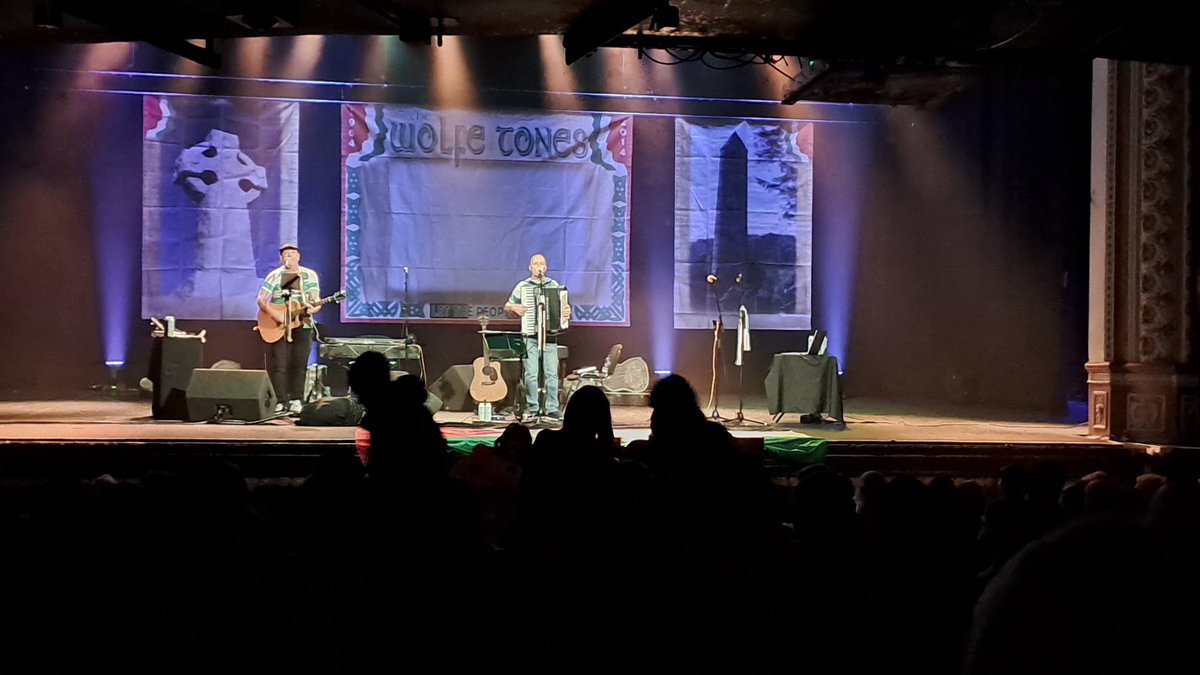 The brilliant @Freewheeler12 and @ciaranwarhead of @catalpamusic supporting the @wolfetones in the Olympia. Great Irish fans. Top class